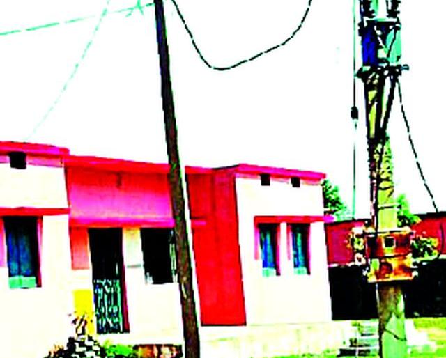 A touch of living electrodynamics to 130 ZP schools | १३० जि.प.शाळांना जिवंत विद्युत तारांचा स्पर्श