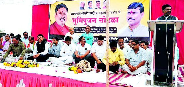 Development runs from the roads | रस्त्यांवरुन विकास धावतो