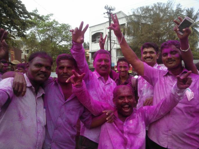 In the district of Sindhudurg, the magic of Rana's magic, Grama Panchayat elections in the front | सिंधुदुर्ग जिल्ह्यात राणेंंची जादू कायम, ग्रामपंचायत निवडणुकीमध्ये आघाडी In the district of Sindhudurg, the magic of Rana's magic, Grama Panchayat elections in the front | सिंधुदुर्ग जिल्ह्यात राणेंंची जादू कायम, ग्रामपंचायत निवडणुकीमध्ये आघाडी