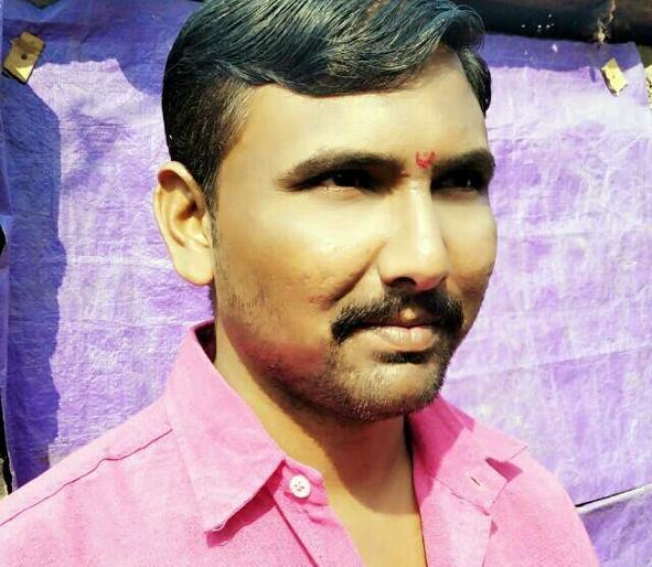  Death of a farmer in the truck's footsteps | ट्रकच्या धडकेत शेतक-याचा जागीच मृत्यू