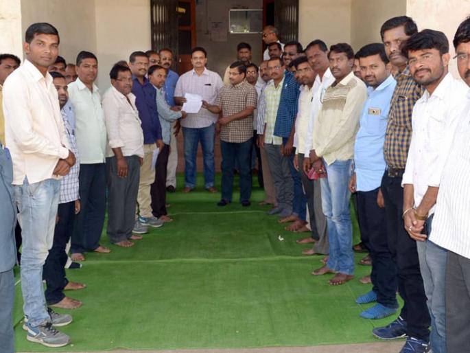 Offshore Revenue Work Stop movement | परतूरमध्ये महसूलचे काम बंद आंदोलन Offshore Revenue Work Stop movement | परतूरमध्ये महसूलचे काम बंद आंदोलन