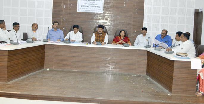 Give employment to the hand with water availability | पाणी उपलब्धतेसह हाताला रोजगार द्या Give employment to the hand with water availability | पाणी उपलब्धतेसह हाताला रोजगार द्या