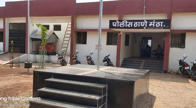 In 4 villages | ८० गावांमधील काम ३६ कर्मचाऱ्यांवर