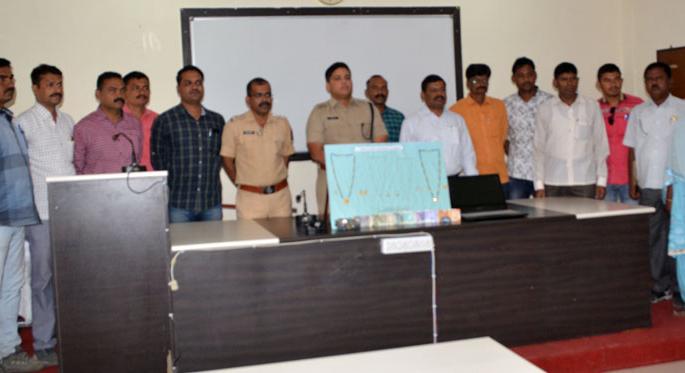 Detained criminal gang of housebreakers arrested | घरफोड्या करणारे डिच्चू टोळीचे सराईत गुन्हेगार अटकेत Detained criminal gang of housebreakers arrested | घरफोड्या करणारे डिच्चू टोळीचे सराईत गुन्हेगार अटकेत