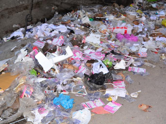 municipality warns water pouch manufacturers for disposal | विल्हेवाट लावा नाही तर गुन्हे municipality warns water pouch manufacturers for disposal | विल्हेवाट लावा नाही तर गुन्हे