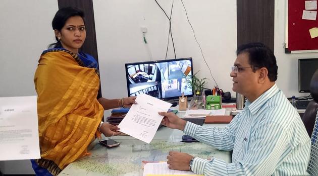 Vaishali thosare resigns as corporator | वैशाली ठोसरे यांचा नगरसेवक पदाचा राजीनामा Vaishali thosare resigns as corporator | वैशाली ठोसरे यांचा नगरसेवक पदाचा राजीनामा