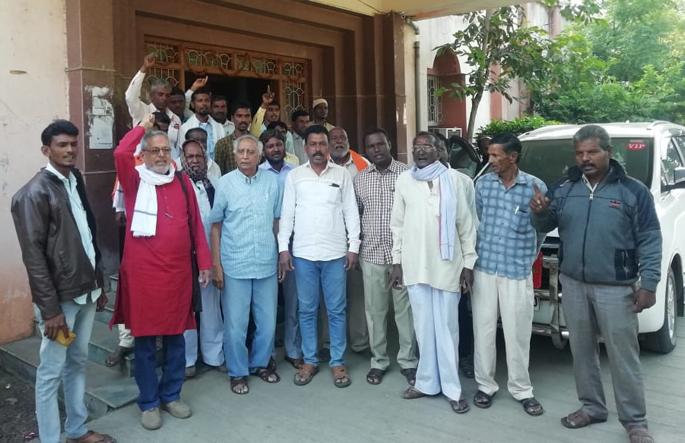 Union government's decision to close market committees is unfortunate: Aadhav | बाजार समित्या बंद करण्याचा केंद्र शासनाचा निर्णय दुर्दैवी : आढाव