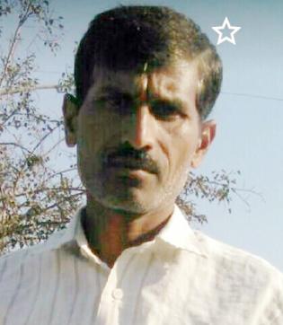 Youth crashed by sand tractor | वाळू वाहतुकीच्या टिप्परने घेतला तरुणाचा बळी Youth crashed by sand tractor | वाळू वाहतुकीच्या टिप्परने घेतला तरुणाचा बळी