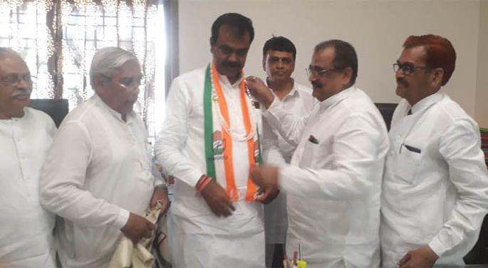 Focus on Otade's visit | औताडे यांचा प्रत्यक्ष भेटींवर भर