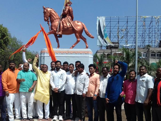Shivsena's demonstrations against Chhindam | छिंदम विरोधात शिवसेनेची निदर्शने