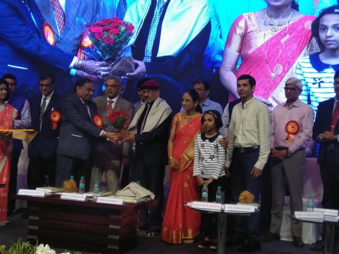 MV Bokhare awarded lifetime honors | एम.व्ही.बोखारे यांना जीवनगौरव पुरस्कार प्रदान MV Bokhare awarded lifetime honors | एम.व्ही.बोखारे यांना जीवनगौरव पुरस्कार प्रदान