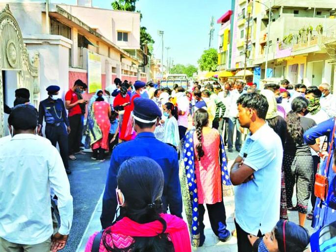 After eight months, the devotees blossomed in Shegaon | आठ महिन्यांनंतर भाविकांनी फुलली संतनगरी After eight months, the devotees blossomed in Shegaon | आठ महिन्यांनंतर भाविकांनी फुलली संतनगरी