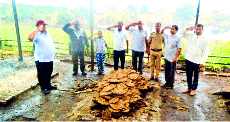 'Human Services' in Kolhapur, honoring the dead body of the deceased | मृताचा अंत्यविधी सन्मानपूर्वक करणारी कोल्हापुरातील ‘मानवसेवा’ 'Human Services' in Kolhapur, honoring the dead body of the deceased | मृताचा अंत्यविधी सन्मानपूर्वक करणारी कोल्हापुरातील ‘मानवसेवा’