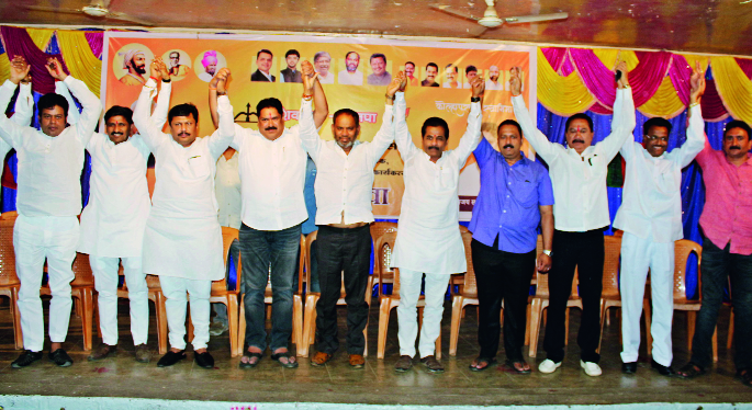 The Kolhapuri Pattern of the coalition, the NCP office bearers of the Sanjay Mandlik Mela; | संजय मंडलिकांच्या मेळाव्यात कॉँग्रेस, राष्ट्रवादीचे पदाधिकारी;युतीचा ‘कोल्हापुरी पॅटर्न’ The Kolhapuri Pattern of the coalition, the NCP office bearers of the Sanjay Mandlik Mela; | संजय मंडलिकांच्या मेळाव्यात कॉँग्रेस, राष्ट्रवादीचे पदाधिकारी;युतीचा ‘कोल्हापुरी पॅटर्न’