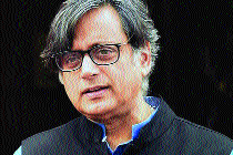 In Thiruvananthapuram, an attempt to encircle Shashi Tharoor | ‘तिरूवनंतपूरम’मध्ये शशी थरूर यांना घेरण्याचे प्रयत्न In Thiruvananthapuram, an attempt to encircle Shashi Tharoor | ‘तिरूवनंतपूरम’मध्ये शशी थरूर यांना घेरण्याचे प्रयत्न