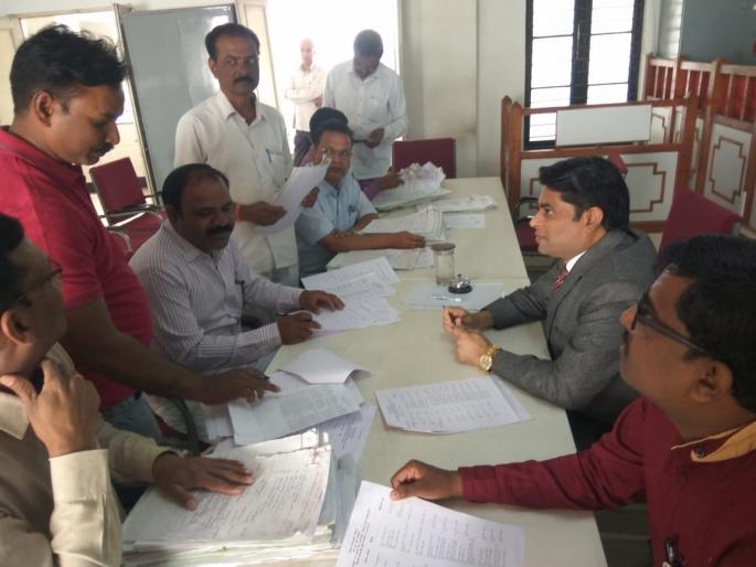 971 cases disposed in Niphad civil court | निफाड लोकन्यायालयात ९७१ प्रकरणांचा निपटारा