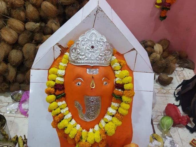 Crowds of devotees for the costume | अंगारकीनिमित्त भाविकांची गर्दी Crowds of devotees for the costume | अंगारकीनिमित्त भाविकांची गर्दी