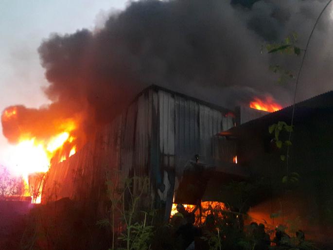 Malegavi yarn warehouse khak | मालेगावी सूत गुदाम खाक Malegavi yarn warehouse khak | मालेगावी सूत गुदाम खाक