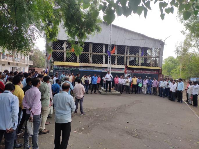 Manmadla Akrosh Morcha on behalf of CRMS Railway Association | सीआरएमएस रेल्वे संघटनेतर्फे मनमाडला आक्रोश मोर्चा Manmadla Akrosh Morcha on behalf of CRMS Railway Association | सीआरएमएस रेल्वे संघटनेतर्फे मनमाडला आक्रोश मोर्चा