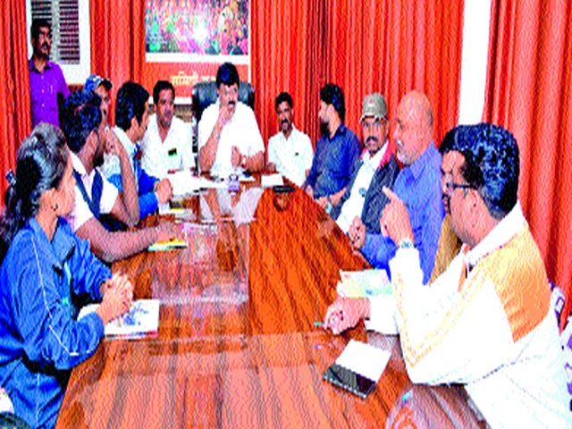 Sports Package to be exchanged | सटाण्यात साकारणार क्रीडा संकुल Sports Package to be exchanged | सटाण्यात साकारणार क्रीडा संकुल