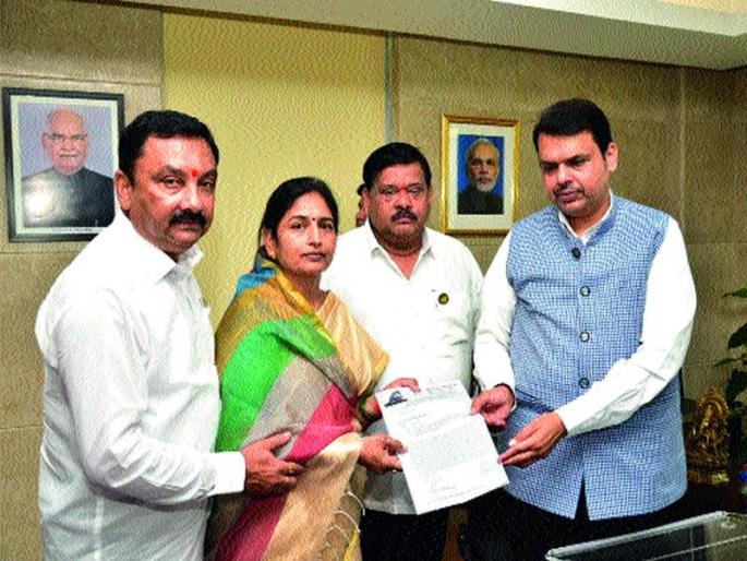 'Mahajan' intermediary to stop the tax break | करउद्रेक थांबविण्यासाठी ‘महाजन’ मध्यस्थी