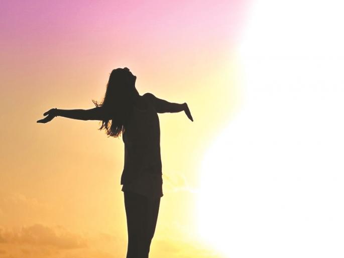 Take away the fear in your heart, learn to live with Corona; Positive thinking eliminates depression, says psychiatrist | मनातील भीती दूर करा, कोरोनासोबत जगायला शिका; सकारात्मक विचारातून नैराश्य संपते, मानसोपचार तज्ज्ञांचे मत Take away the fear in your heart, learn to live with Corona; Positive thinking eliminates depression, says psychiatrist | मनातील भीती दूर करा, कोरोनासोबत जगायला शिका; सकारात्मक विचारातून नैराश्य संपते, मानसोपचार तज्ज्ञांचे मत