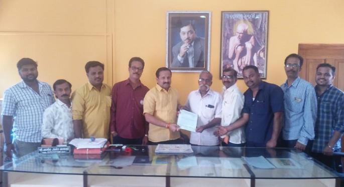  Ban on Karkhavali city from strangers | कणकवली शहरात परप्रांतीय सलून कारागिराना प्रतिबंध करा