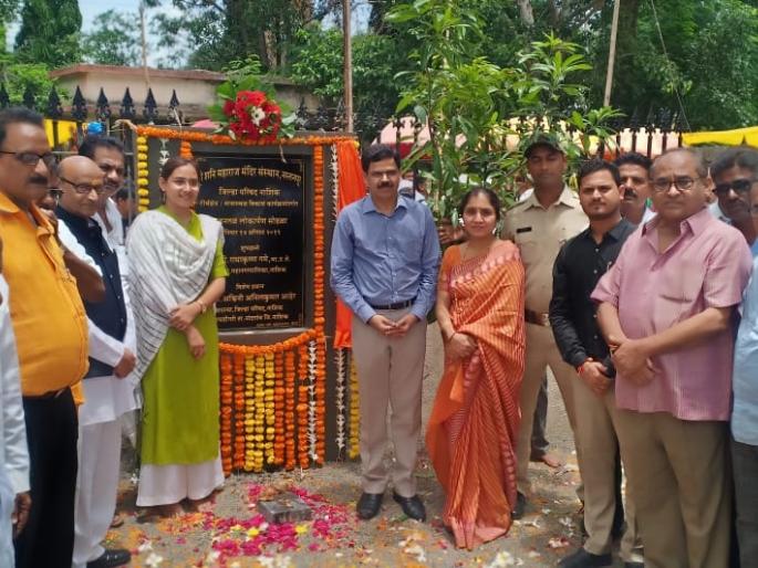 The magnificent pane of Saturn in Nastanpur will be reflected in Nashik | नस्तनपूरच्या शनीच्या महतीचे फलक नाशिकमध्ये झळकणार  The magnificent pane of Saturn in Nastanpur will be reflected in Nashik | नस्तनपूरच्या शनीच्या महतीचे फलक नाशिकमध्ये झळकणार