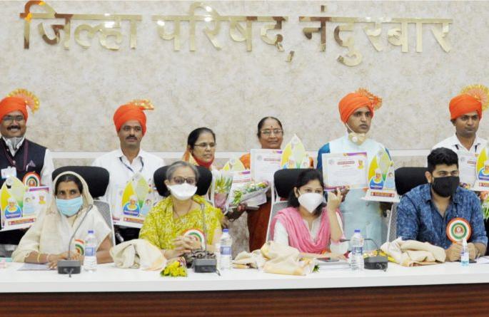 Zilla Parishad honors eight teachers | जिल्हा परिषदेतर्फे आठ शिक्षकांचा गौरव Zilla Parishad honors eight teachers | जिल्हा परिषदेतर्फे आठ शिक्षकांचा गौरव
