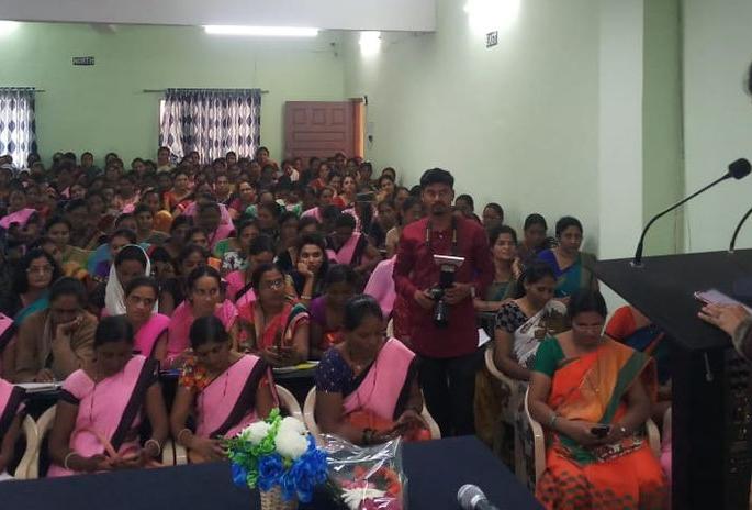 Women should be digitally literate and develop | महिलांनी डिजीटल साक्षर होऊन विकास करावा Women should be digitally literate and develop | महिलांनी डिजीटल साक्षर होऊन विकास करावा