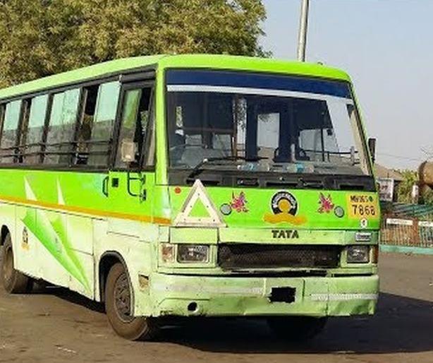 Waiting for the bus on Chandasali road | चांदसैली मार्गावर बसची प्रतिक्षा