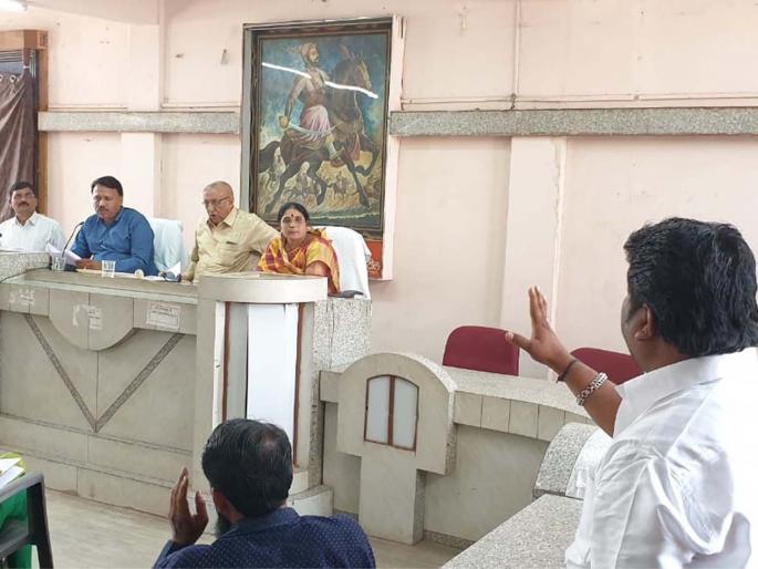 The question of encroachment again arises at the Municipal Council | पालिकेच्या सभेत अतिक्रमणाचा प्रश्न पुन्हा ऐरणीवर The question of encroachment again arises at the Municipal Council | पालिकेच्या सभेत अतिक्रमणाचा प्रश्न पुन्हा ऐरणीवर