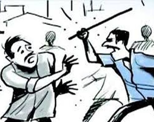 Beaten on suspicion of being fired from Anganwadi job | अंगणवाडीच्या नोकरीतून काढल्याच्या संशयातून मारहाण Beaten on suspicion of being fired from Anganwadi job | अंगणवाडीच्या नोकरीतून काढल्याच्या संशयातून मारहाण