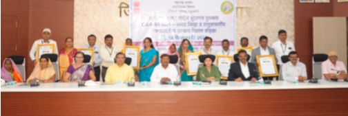 Six villages honored with Beautiful Village Award | सहा गावांचा सुंदर गाव पुरस्काराने गौरव Six villages honored with Beautiful Village Award | सहा गावांचा सुंदर गाव पुरस्काराने गौरव