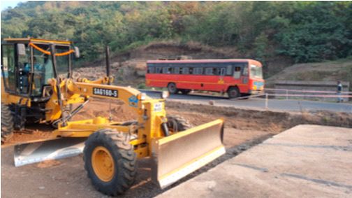 Speed up work on Dhule-Surat highway | धुळे-सूरत महामार्गाच्या कामाला गती Speed up work on Dhule-Surat highway | धुळे-सूरत महामार्गाच्या कामाला गती