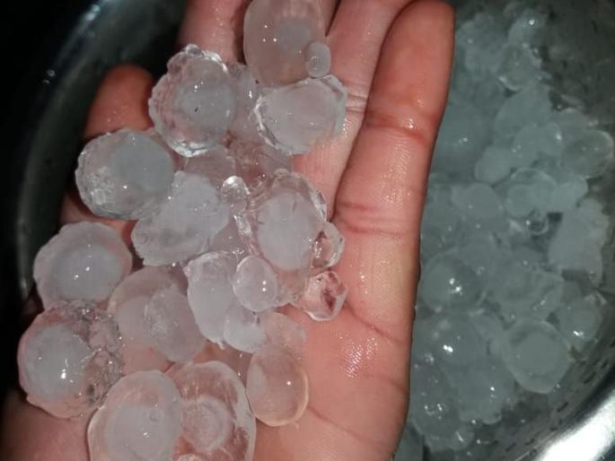 Hail in Jalgaon district | जळगाव जिल्ह्यात वादळी पावसासह गारपीट Hail in Jalgaon district | जळगाव जिल्ह्यात वादळी पावसासह गारपीट