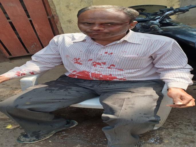 In the case of teacher assault, only non-identical records | शिक्षक मारहाण प्रकरणात केवळ अदखलपात्र नोंद In the case of teacher assault, only non-identical records | शिक्षक मारहाण प्रकरणात केवळ अदखलपात्र नोंद