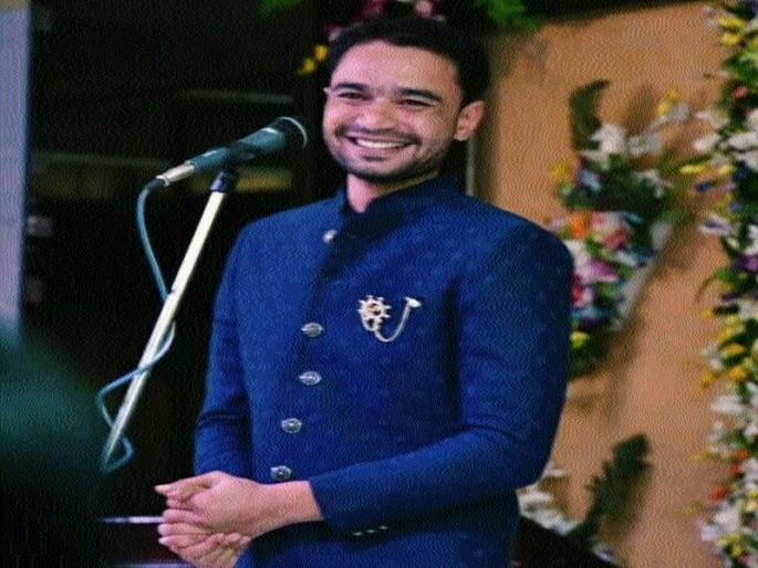 Musharra is everywhere in the city | देशभर मुशायरा गाजवतोयं नगरदेवळ्याचा शायर Musharra is everywhere in the city | देशभर मुशायरा गाजवतोयं नगरदेवळ्याचा शायर