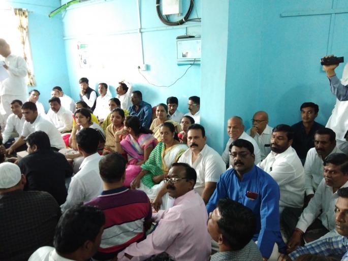 Ozhar's Gram Sabha was a storm | ओझरची ग्रामसभा ठरली वादळी Ozhar's Gram Sabha was a storm | ओझरची ग्रामसभा ठरली वादळी