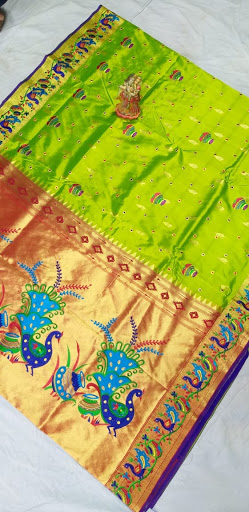 Due to the corona, the peacock is also dancing! | कोरोनामुळे पैठणीवरील मोरही नाचेना! Due to the corona, the peacock is also dancing! | कोरोनामुळे पैठणीवरील मोरही नाचेना!