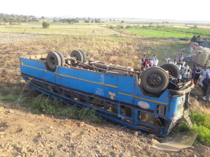  One passenger injured in bus accident | बस अपघातात १० प्रवासी जखमी