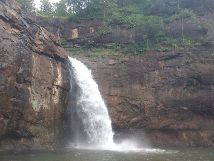 Burundi Falls awaits development! | बुरुंडी धबधबा विकासाच्या प्रतिक्षेत !