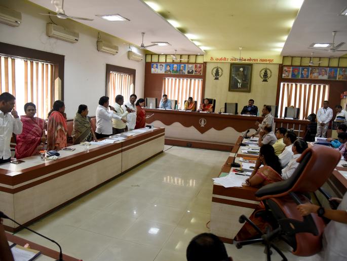 Injustice on tribal talukas: vigorous debate in standing committee | आदिवासी तालुक्यांवर अन्याय : स्थायी समितीत जोरदार चर्चा Injustice on tribal talukas: vigorous debate in standing committee | आदिवासी तालुक्यांवर अन्याय : स्थायी समितीत जोरदार चर्चा