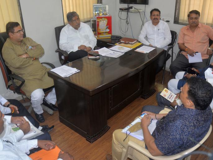 The leader spoke, but the party did not move! | नेता बोले, तरीही दल ना हले ! The leader spoke, but the party did not move! | नेता बोले, तरीही दल ना हले !