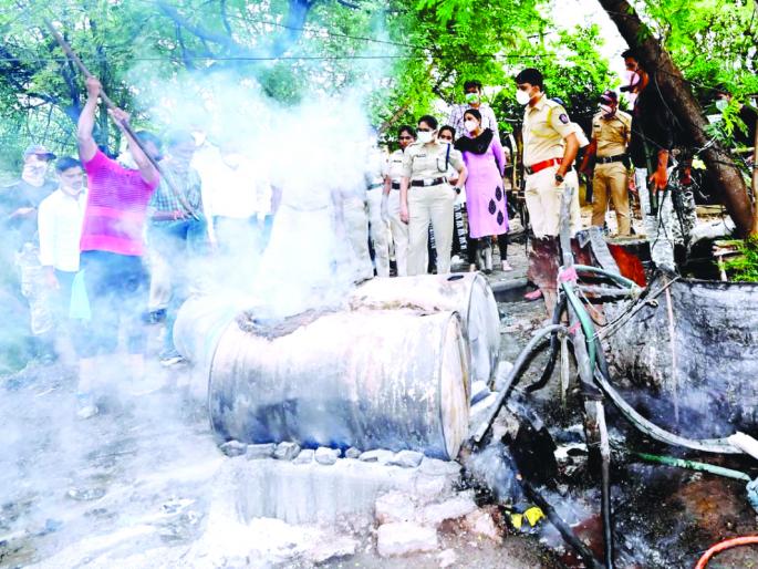 Hatbhattiwale Ramle is now in the business of tea tapari, groceries, goat rearing and agriculture | हातभट्टीवाले रमले आता चहा टपरी, किराणा, शेळीपालन अन् शेती व्यवसायात Hatbhattiwale Ramle is now in the business of tea tapari, groceries, goat rearing and agriculture | हातभट्टीवाले रमले आता चहा टपरी, किराणा, शेळीपालन अन् शेती व्यवसायात