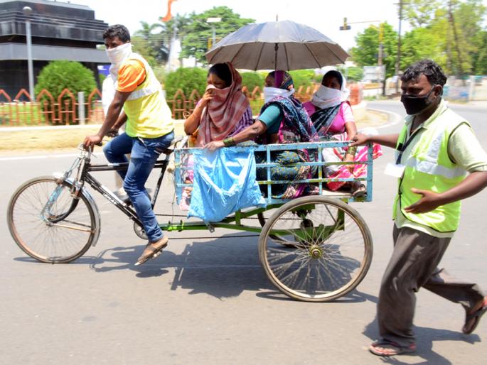 Parbhani: A helping hand to a woman who is in pain for delivery | परभणी : प्रसुती वेदनेने विव्हळणाऱ्या महिलेस मदतीचा हात