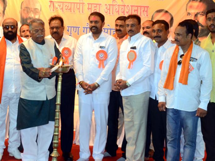 Parbhani: The fraud of workers from BJP government - Chandrakant Mahadik | परभणी : भाजप सरकारकडून कामगारांची फसवणूक- चंद्रकांत महाडिक Parbhani: The fraud of workers from BJP government - Chandrakant Mahadik | परभणी : भाजप सरकारकडून कामगारांची फसवणूक- चंद्रकांत महाडिक