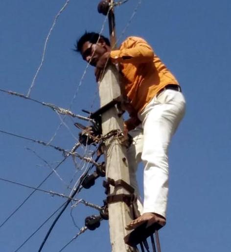 Parbhani: 65 agricultural pumps broken into power | परभणी : ६५ कृषीपंपांची तोडली वीज Parbhani: 65 agricultural pumps broken into power | परभणी : ६५ कृषीपंपांची तोडली वीज