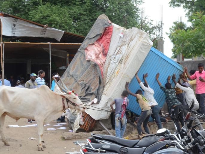 Parbhani: The encroachment on the administrative building area was removed | परभणी: प्रशासकीय इमारत परिसरातील अतिक्रमण हटविले Parbhani: The encroachment on the administrative building area was removed | परभणी: प्रशासकीय इमारत परिसरातील अतिक्रमण हटविले
