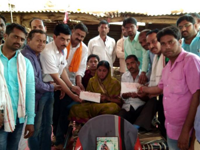 Parbhani: Help for the martyr's family | परभणी : शहीद जवानाच्या कुटुंबाला मदत